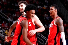 爱游戏官网-火箭队前锋持续高效表现，带领球队赢得比赛的简单介绍