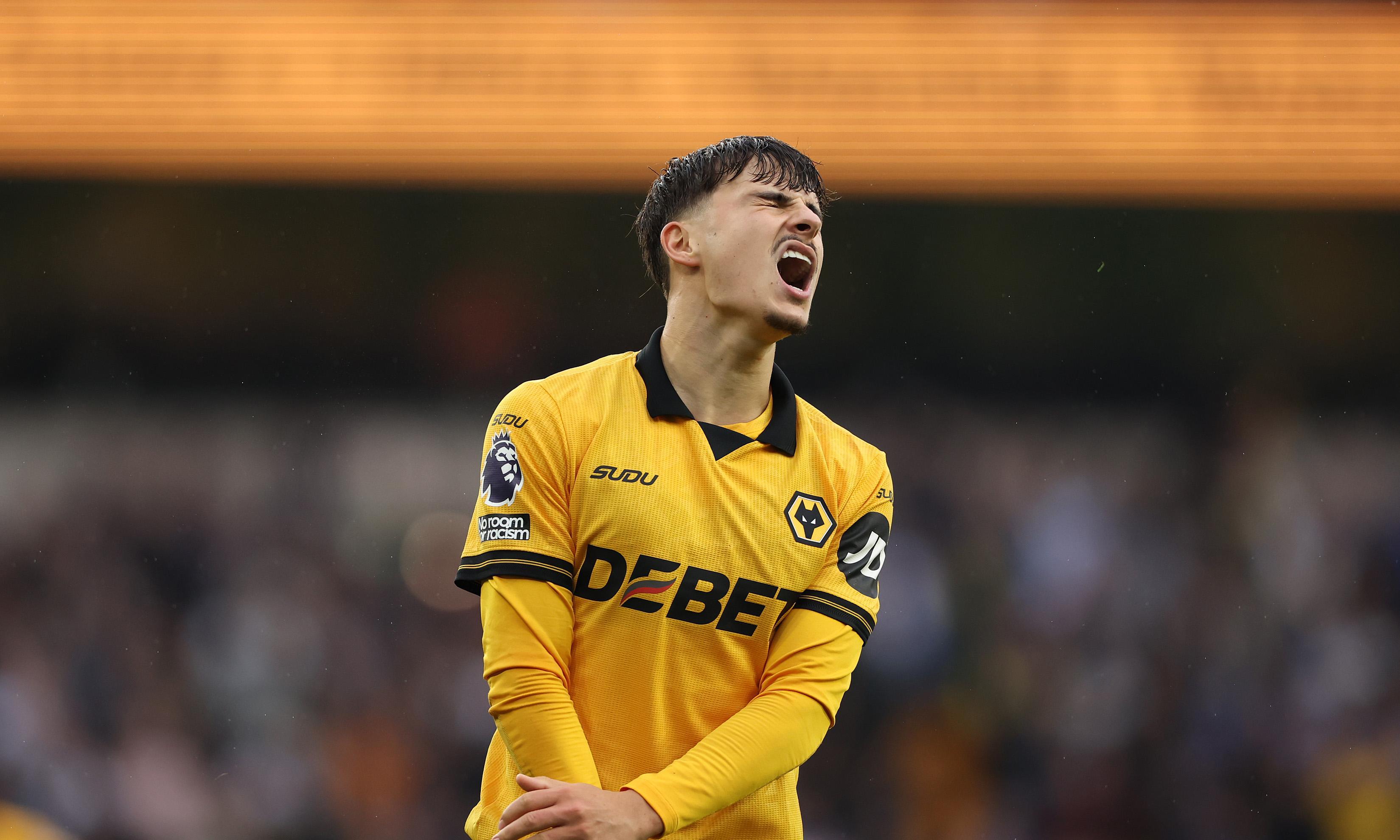 爱游戏官网-狼队中场表现出色，球队获得惊人胜利的简单介绍  第1张